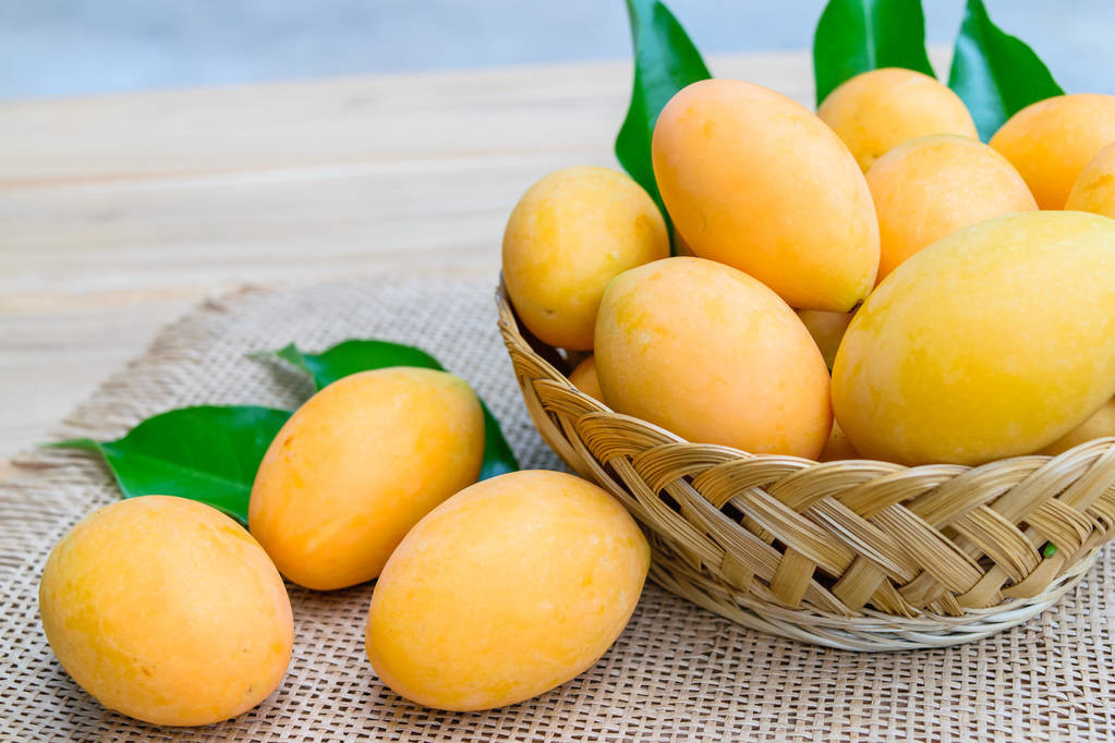 芒果怎么选才酸脆可口,超市芒果怎么挑选好吃