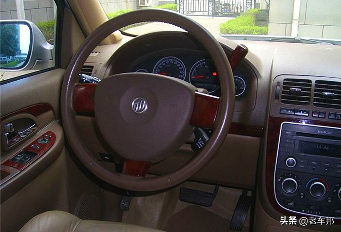 别克gl8es陆尊2022款尊享型,2022款别克gl8es陆尊豪华版