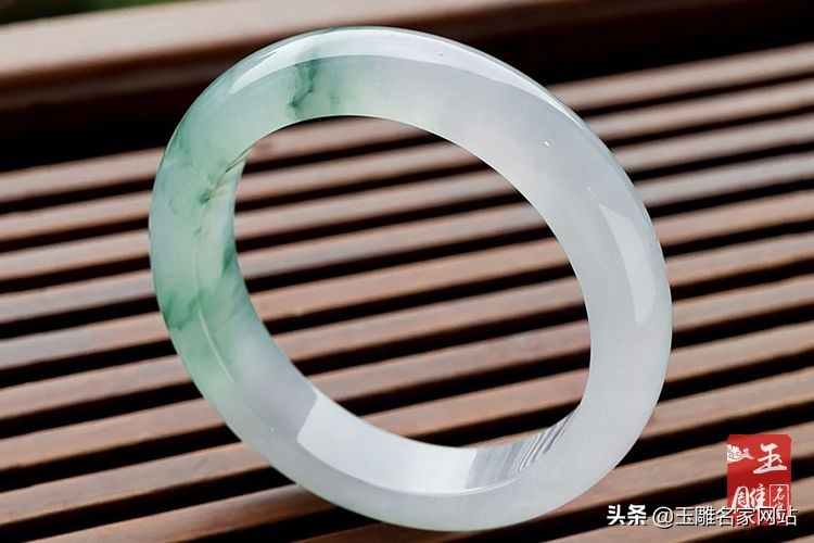 如何鉴别玉镯的真假最直接的方法,怎么辨别玉镯的真假简单方法