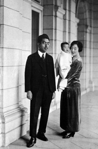 良子皇后为什么不喜欢美智子,良子皇后眯眯眼