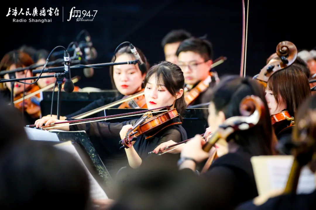 艺术赋能品质生活，提振城市消费信心。经典947辰山草地广播音乐节温暖收官