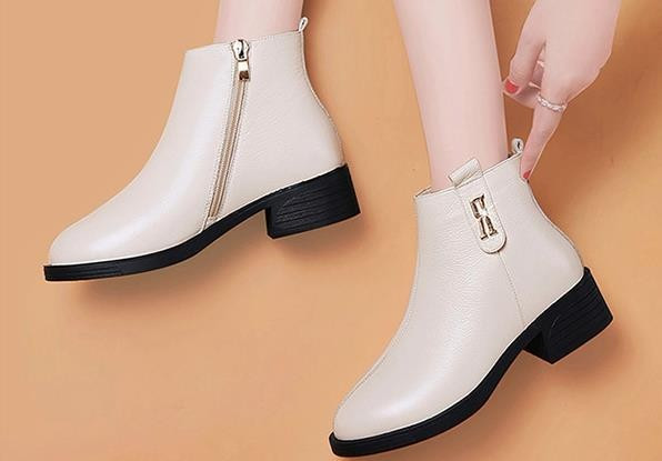 45岁女人洋气鞋子,40岁穿什么鞋子颜色好看女