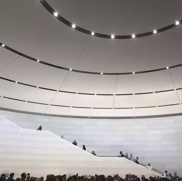 别人的办公室总是不会让我失望!这里工作太爽了