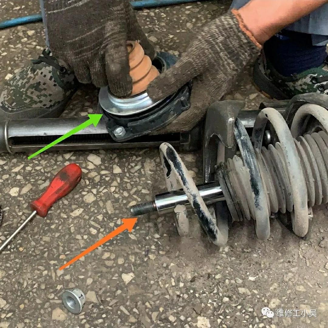 帕萨特打方向盘有吱吱异响,帕萨特原地方向盘转动有咯咯异响