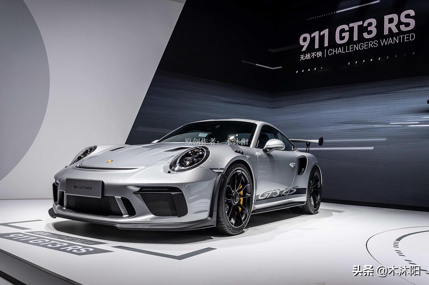 曾经和路虎齐名的越野车,新款路虎价格为何那么高