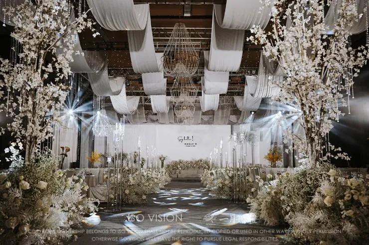 色调恬静淡雅的现代简洁风婚礼,白绿色系小清新风格婚礼