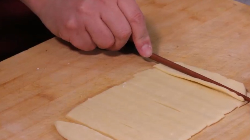 怎么在家炸油条才能不硬,当天快速炸油条最简单方法