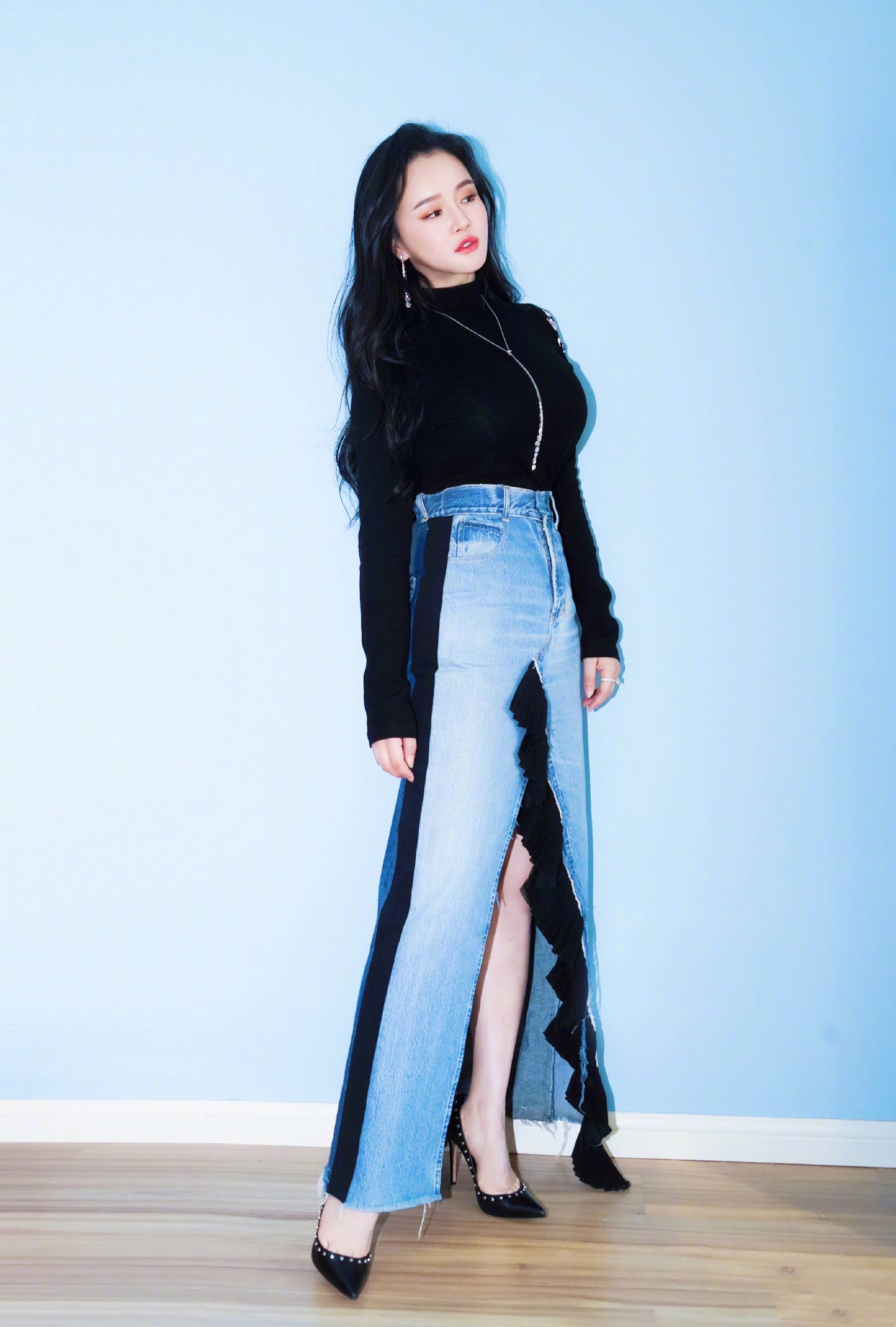 冉莹颖发文调侃手受伤,冉莹颖受伤手缠纱布