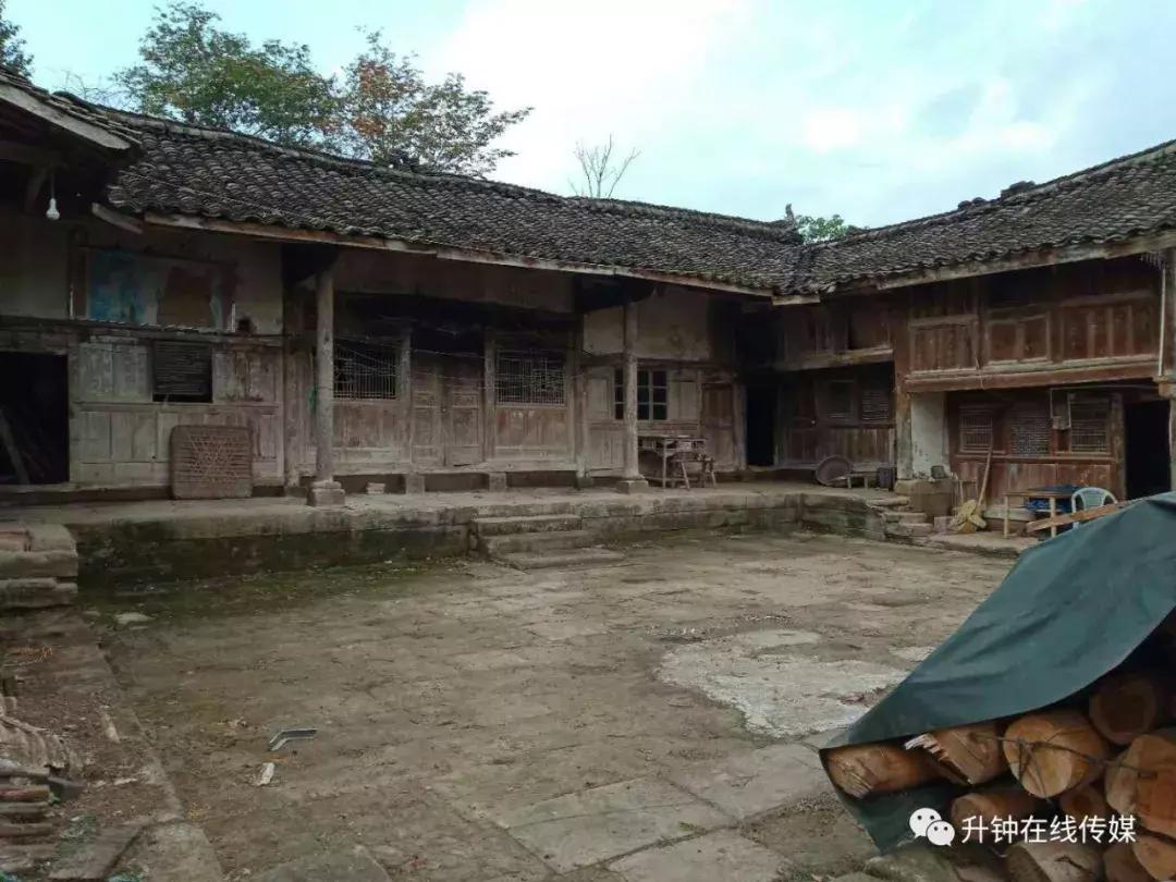 升钟镇玉眉山村,玉眉山村