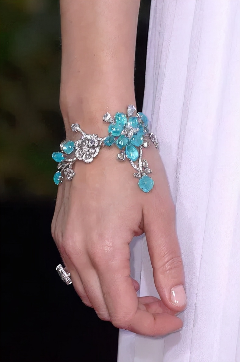 RR·TRENDS|守护十月的幸运,你需要这款“彩虹宝石”