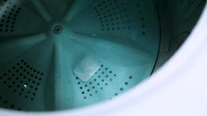 滚筒洗衣机衣服有小洞怎么回事,滚筒洗衣机筒里有东西怎么办