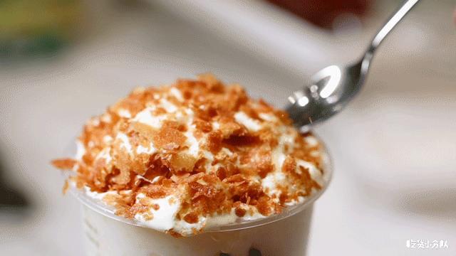 乐乐茶初冬第①杯蛋糕奶茶，联名好利来