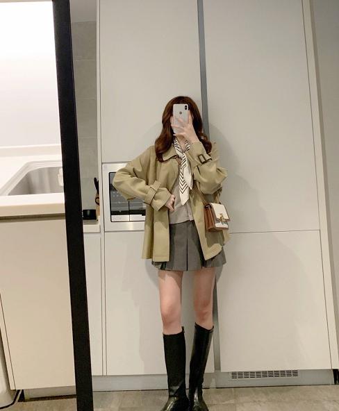 又到穿风衣白衬衣的季节,又到了穿风衣的时候了每日穿搭