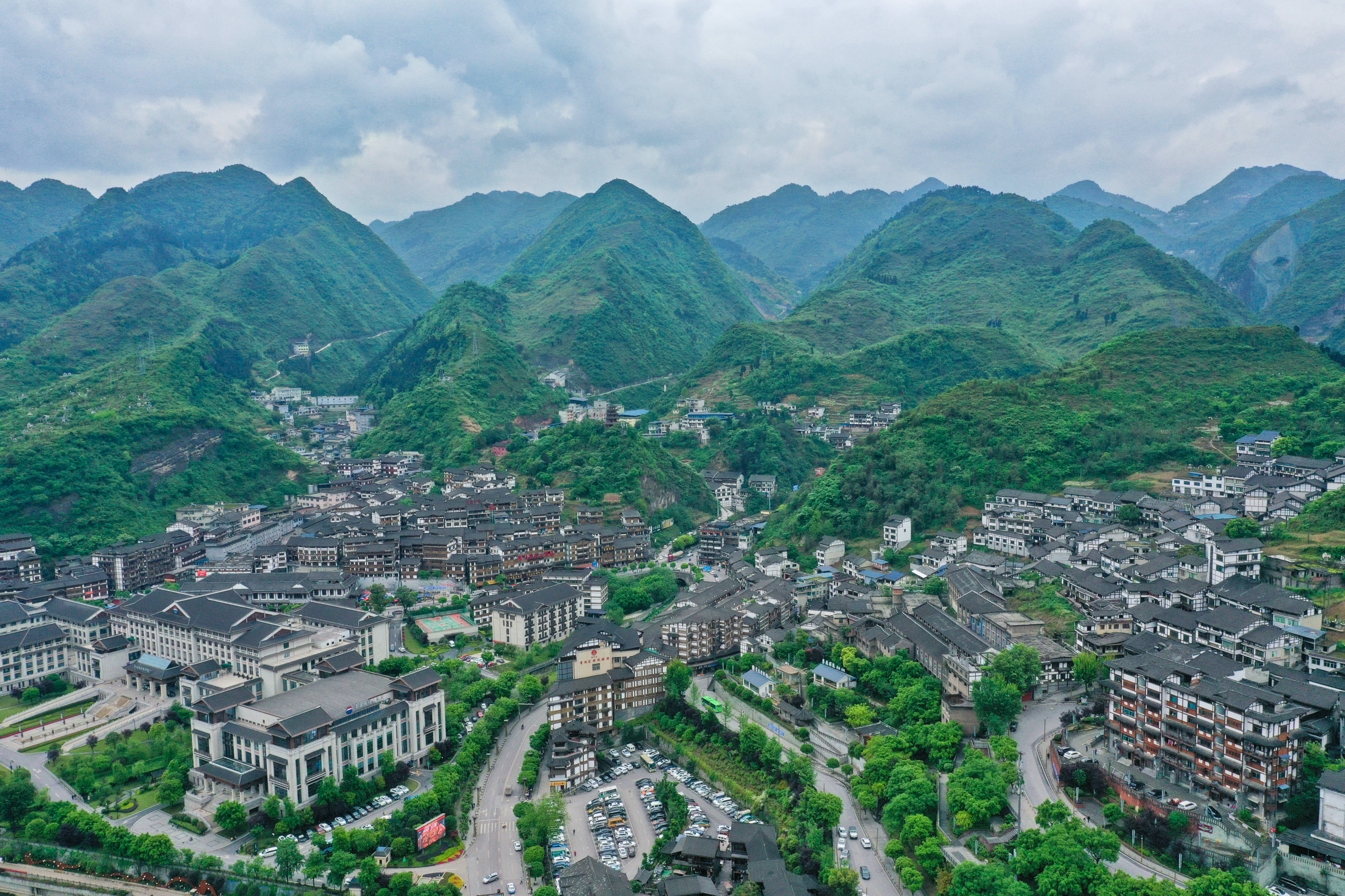 贵州黔东南千与千寻,茅台镇千与千寻