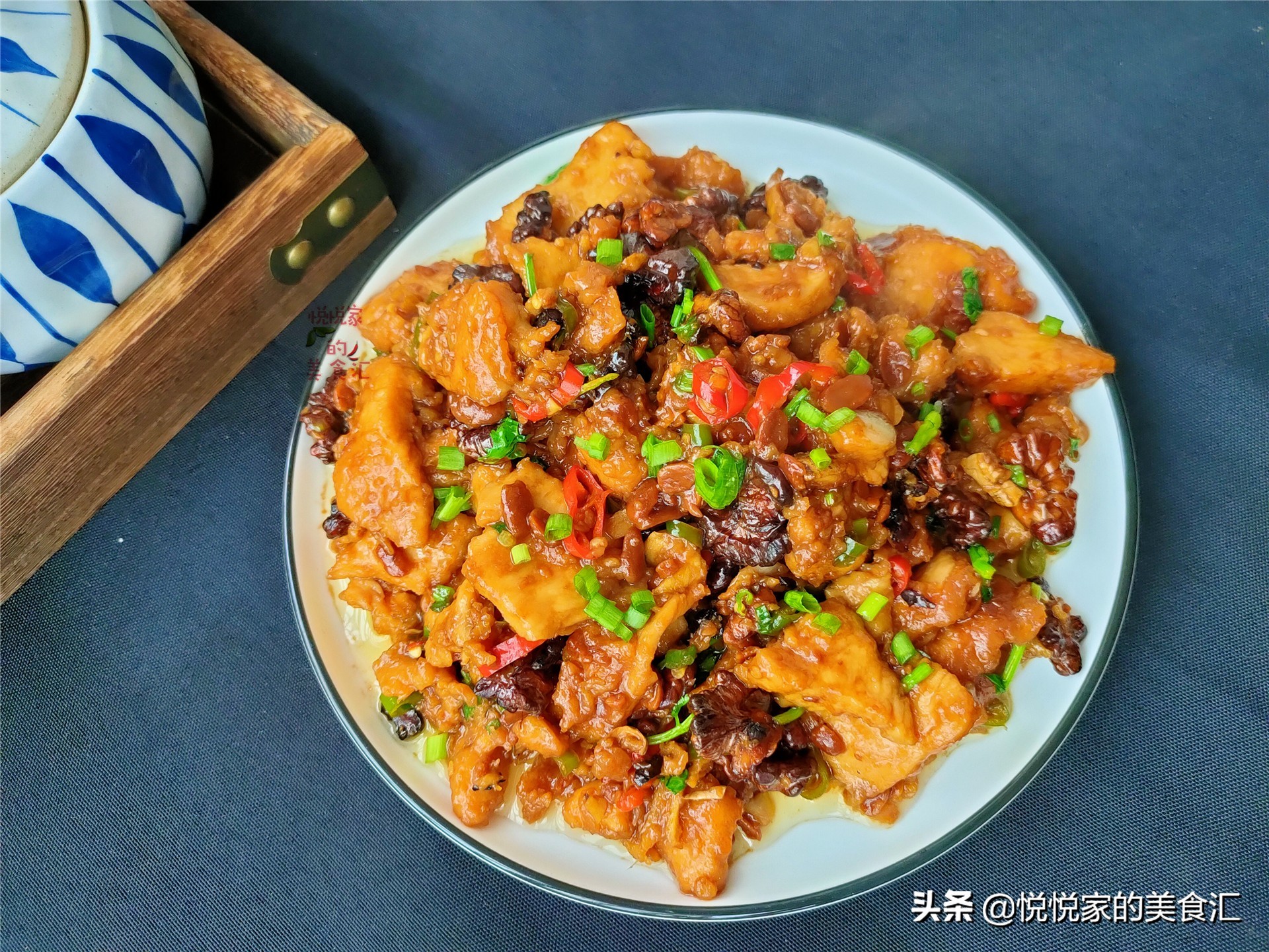 怎样才能正确的剥核桃里面的果肉,怎么徒手剥一个完整的核桃