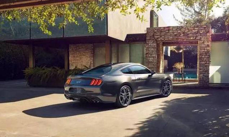 汽车玻璃上的广告贴纸怎么去除,玻璃上的塑料贴纸老化怎么去除