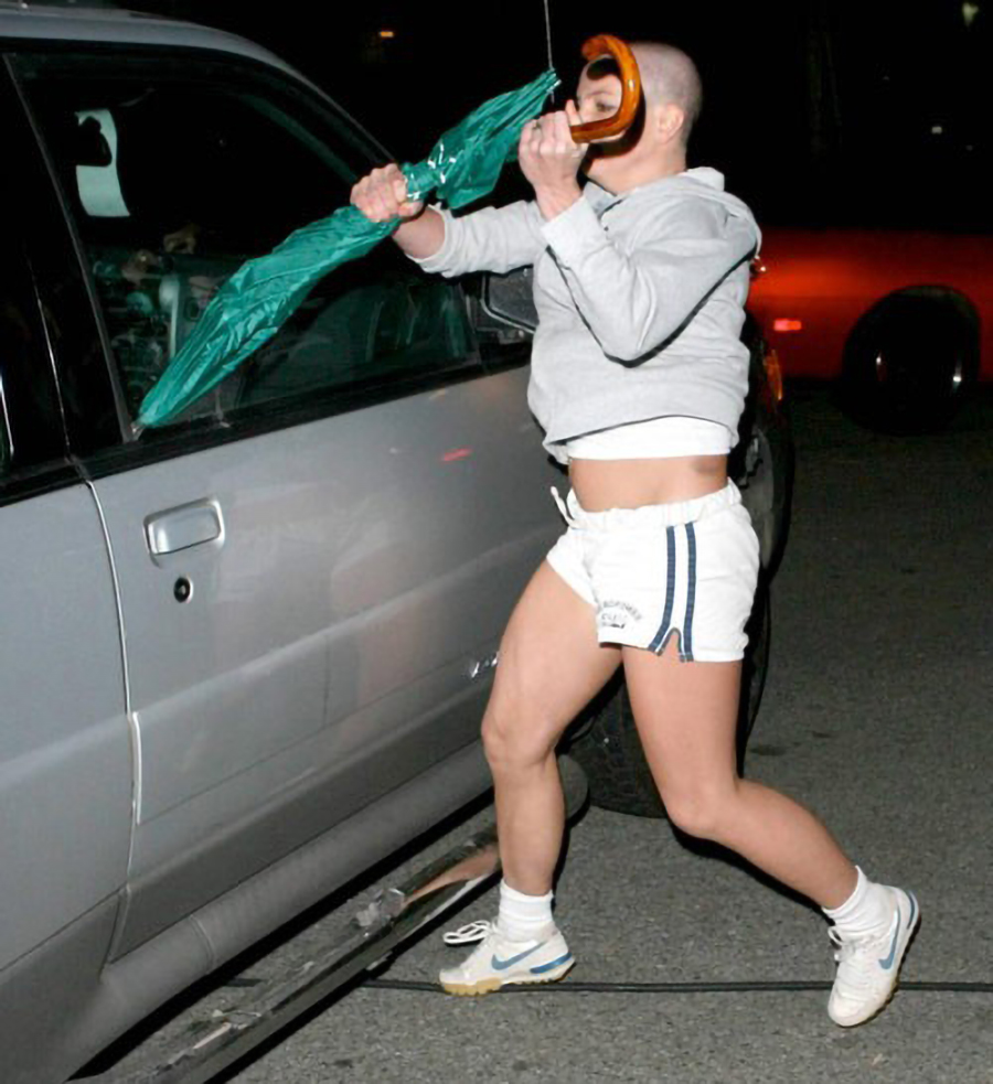 小甜甜布兰妮38岁时被父亲监督,小甜甜布兰妮父亲被截肢