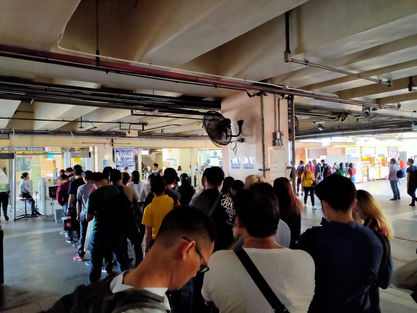 实弹射击or公墓拍大片？| 跟90后小伙儿在马尼拉“玩儿很野”