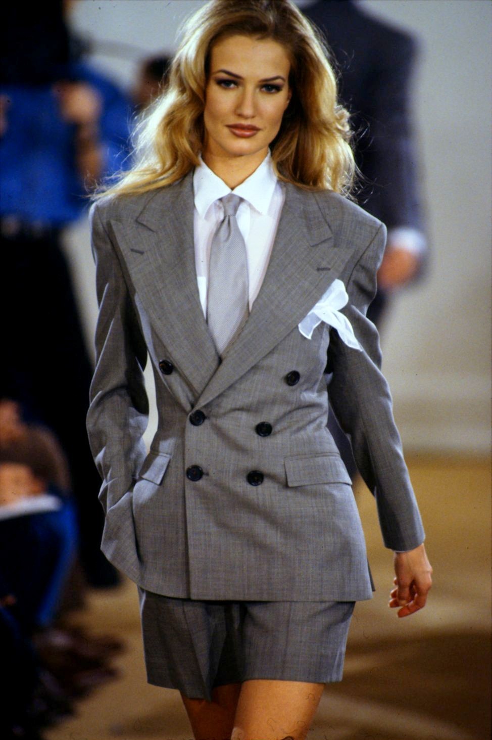 美若天仙却遭家暴毁容,荷兰顶级超模沦落为夜店女郎