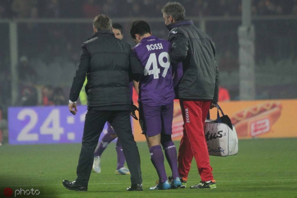 十字韧带被撕裂的足球运动员合集,足球十字韧带撕裂球员