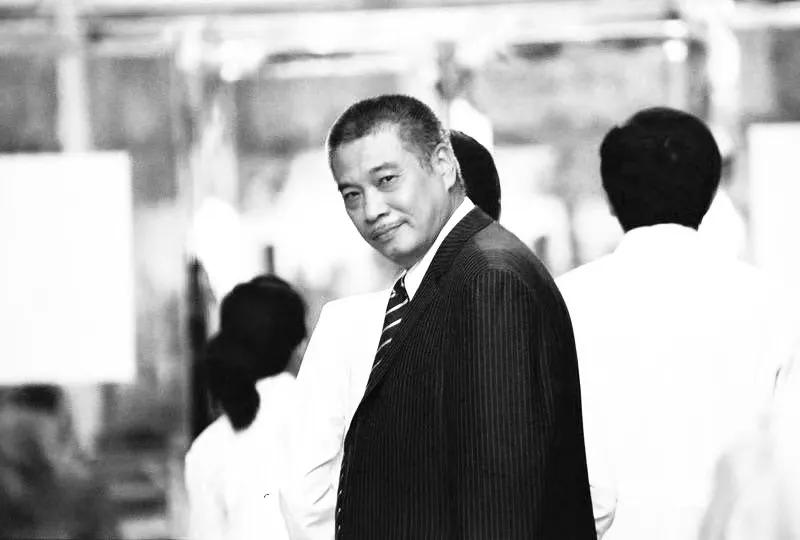 周星驰有没有发文纪念吴孟达,周星驰吴孟达泪奔瞬间