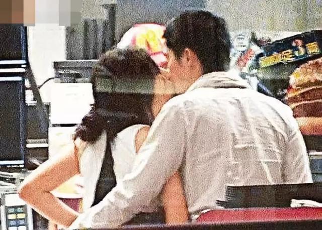 赌王何鸿燊现在家庭情况,香港赌王何鸿燊的二太太及子女