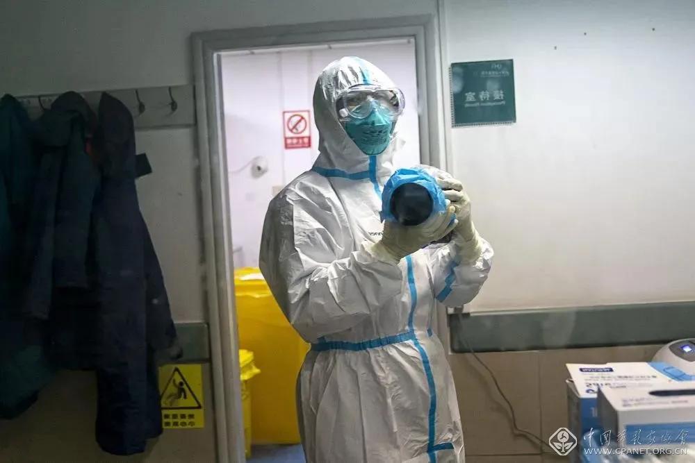 用镜头将瞬间定格永恒,镜头定格感动影像凝聚力量