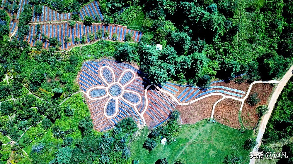 航拍一个村寨,航拍最美山谷风景