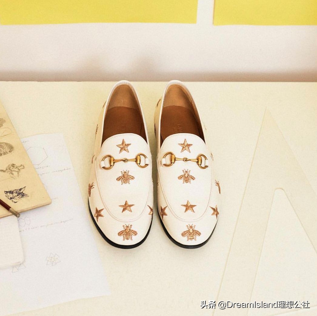 街拍白色乐福鞋,达妹街拍图文