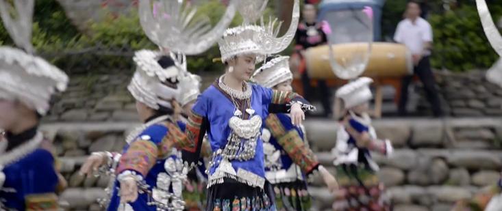 民族文化与时尚潮流结合,民族文化和潮流文化的碰撞