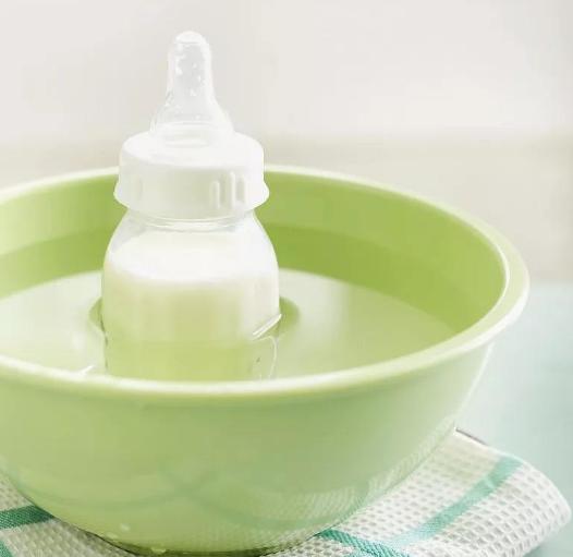 乳汁一边黄一边奶白正常吗,乳汁变白了是怎么回事