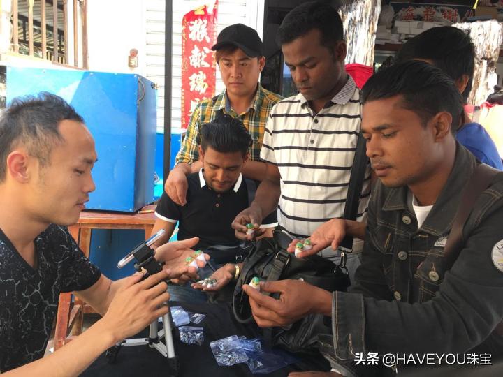 直播间卖的钻石戒指真的吗,有人在直播间买奢侈品吗