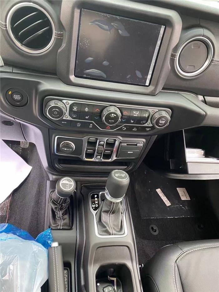 吉普越野车牧马人和自由行,jeep牧马人2024撒哈拉真实图片