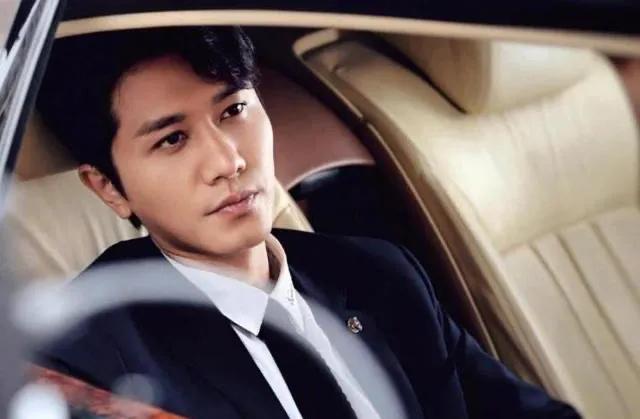 行走的荷尔蒙,这6位越老越有味,大胡茬克制又霸道,气质太绝了