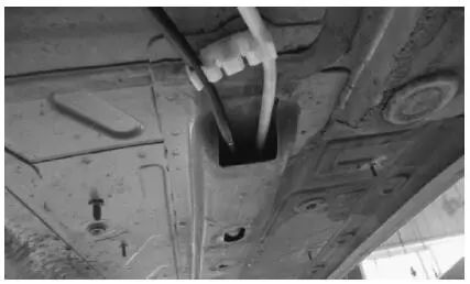 迈腾踩油门有异响滋滋声,迈腾油门共振怎么调节