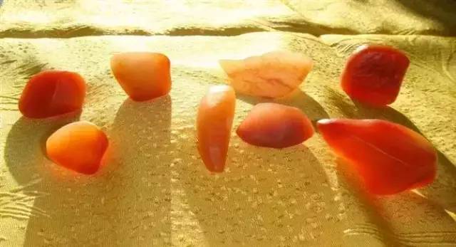 戈壁玉与戈壁石的区分,戈壁玉和戈壁石的区别