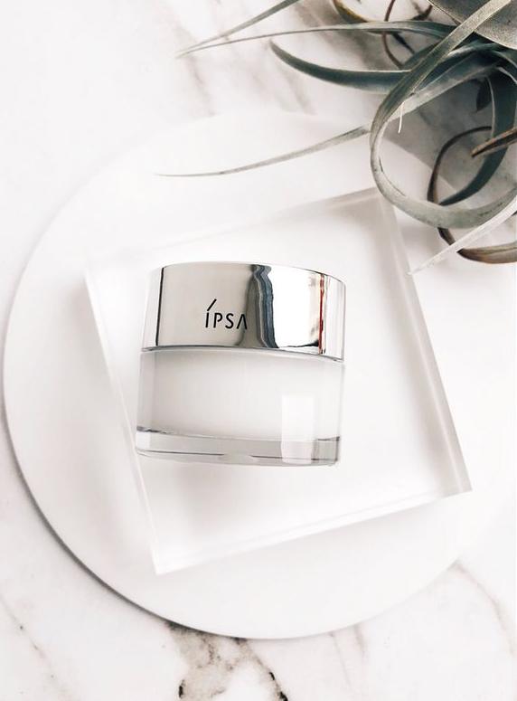 干燥肌肤该如何正确的补水保湿,修护干燥敏感肌肤的产品