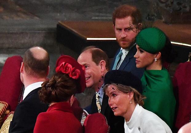 英女王小儿子爱德华葬礼落泪,英国爱德华王子女儿路易斯照片