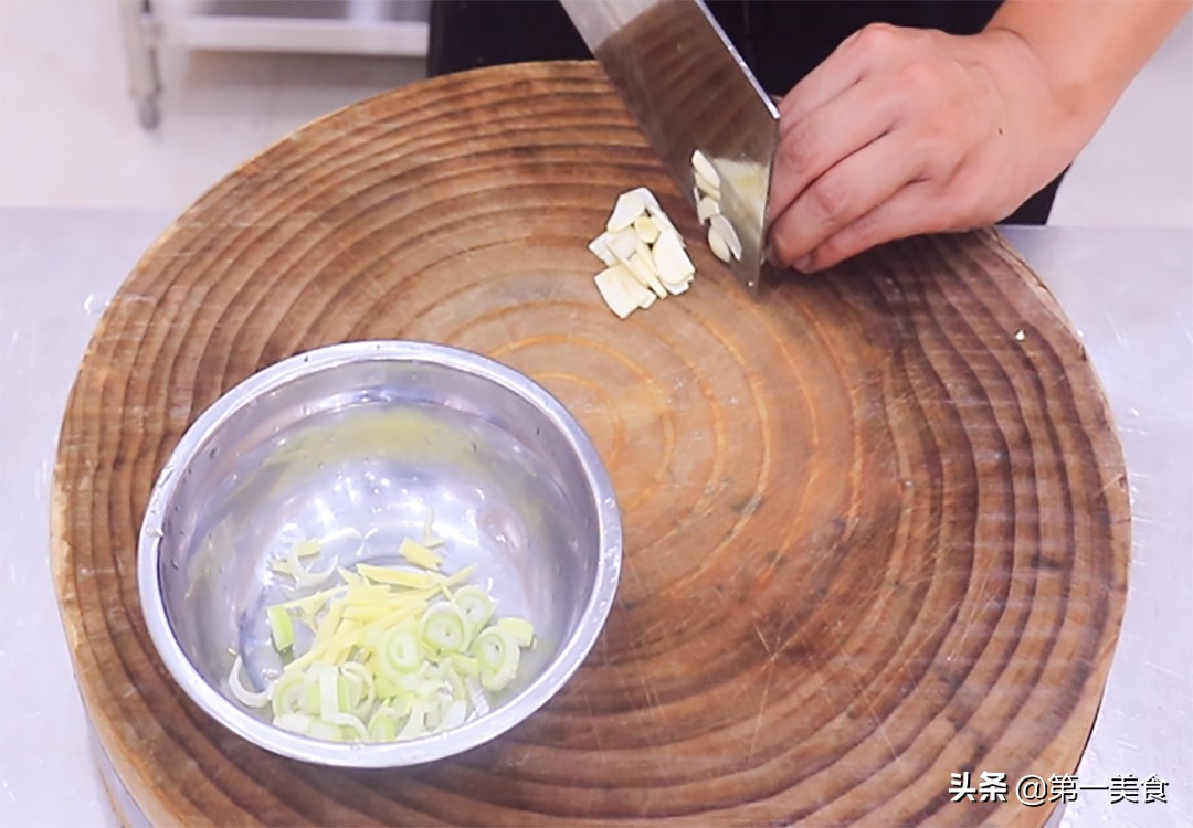 小炒肉怎么做肉更酥脆,小炒肉怎么做肉片吃起来嫩