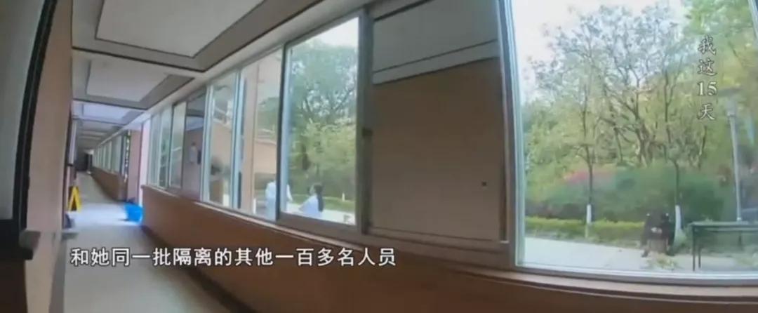 在机场和家人告别,在机场被救护车带走隔离的视频