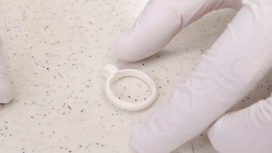 日本小哥攒钱,日本小伙收集指甲做戒指