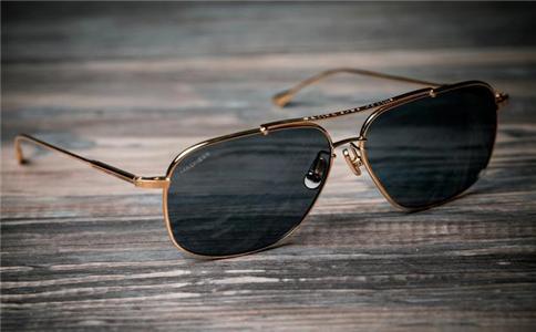 最好偏光太阳镜男士墨镜日夜两用,怎么选一款好的男士的墨镜