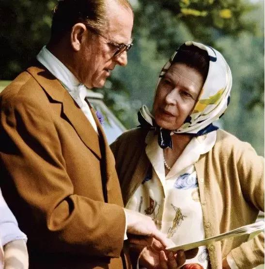 93岁女王年年放暑假！深扒女王秘密“朋友圈”，看看她都玩些啥