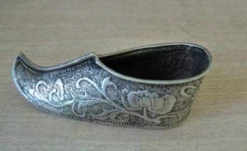 古人穿的鞋子为什么总是翘起来,古人鞋尖向上翘会影响脚弓吗