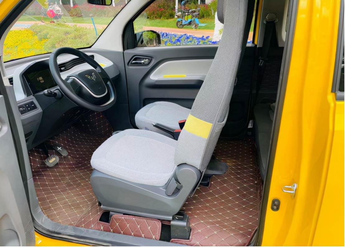 开宏光miniev马卡龙去旅行,五菱宏光miniev马卡龙三代启动过程