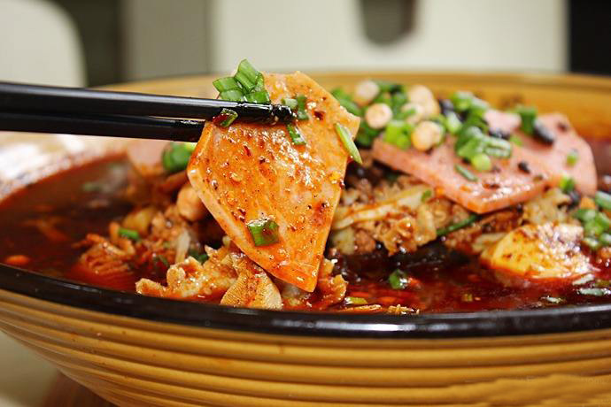 一个人的火锅就是冒菜,冒菜是一个人也可以吃的火锅