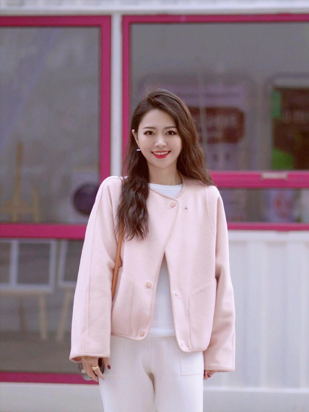 今春穿这4件薄外套好看撩人,这几款外套简单搭配帅气显年轻