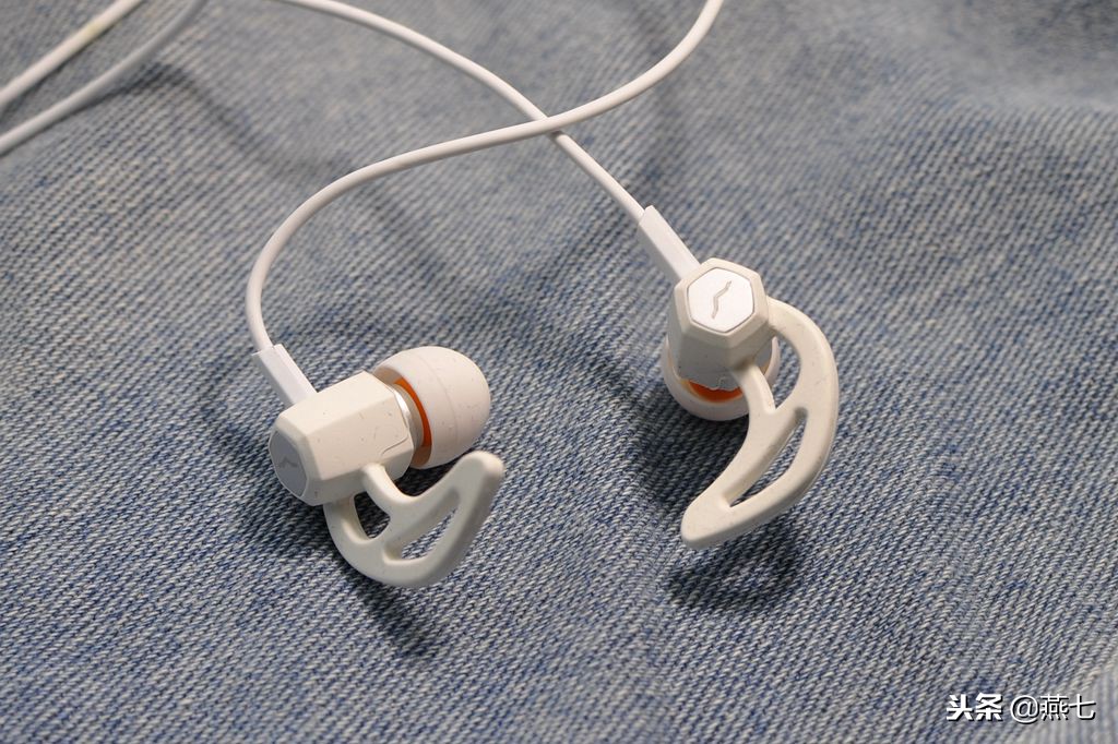 美国最新款的蓝牙耳机,国产可以媲美bose的蓝牙耳机