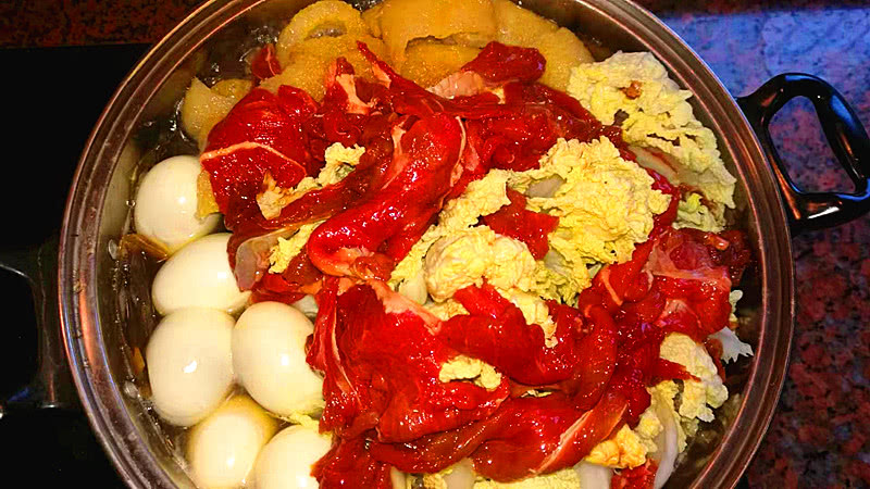 日本寿喜烧,才几片肥牛太坑爹了。进来教你做,肥牛管饱!