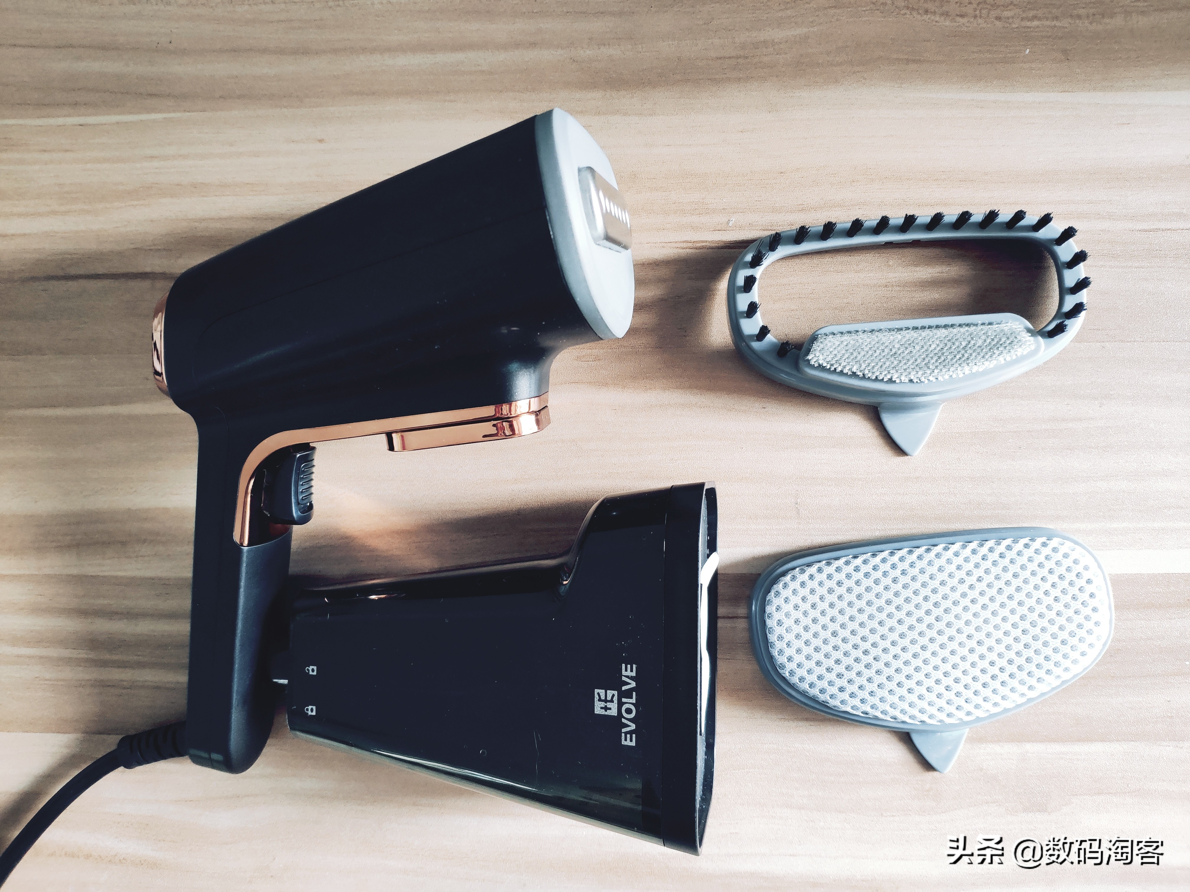 挂烫机没有熨斗弄出来的衣服好,小型衣物挂烫机